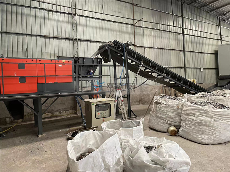 废铝91看片淫黄大片+跳铝机组成的废铝粉碎分选线作业